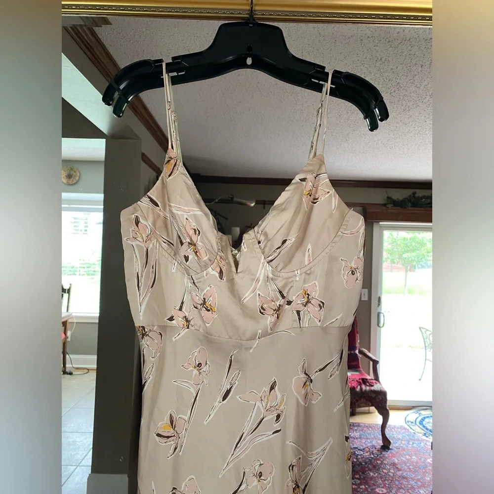 Selfie Leslie Lake Como Fitted Bodice Cami Strap Midi Dress Orchid Print Beige - Picture 3 of 9